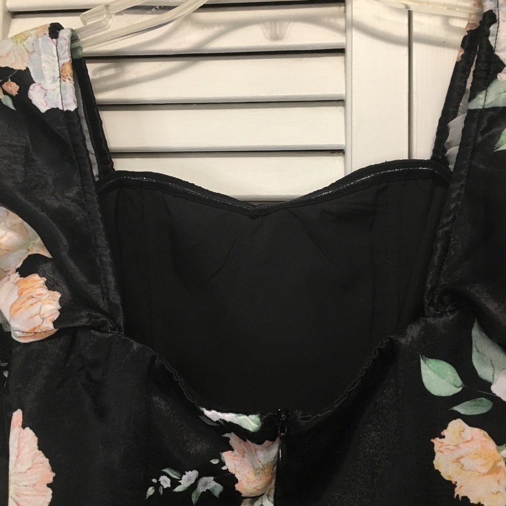 We Are Kindred Floral Satin Blouse Size 0 - Picture 9 of 13